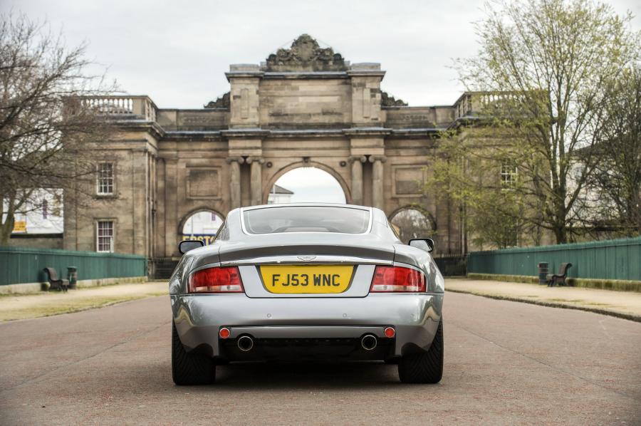  Aston Martin V12 Vanquish 2001 года  (UK) (фото 5 из 44)